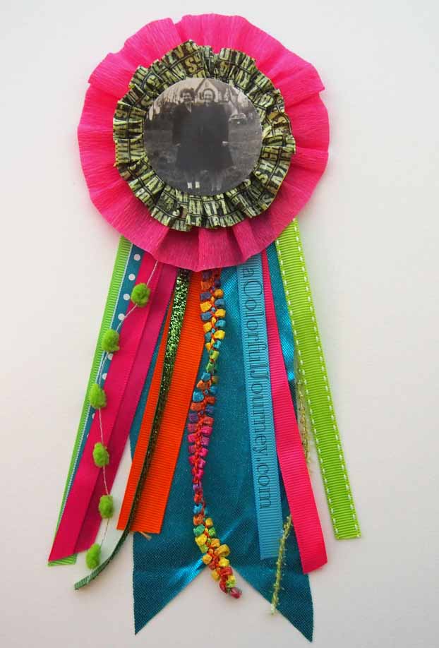 Video showing how to build a colorful award ribbon with Carolyn Dube